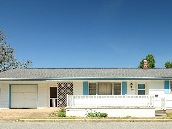 2nd image of 225 Tomb Ave