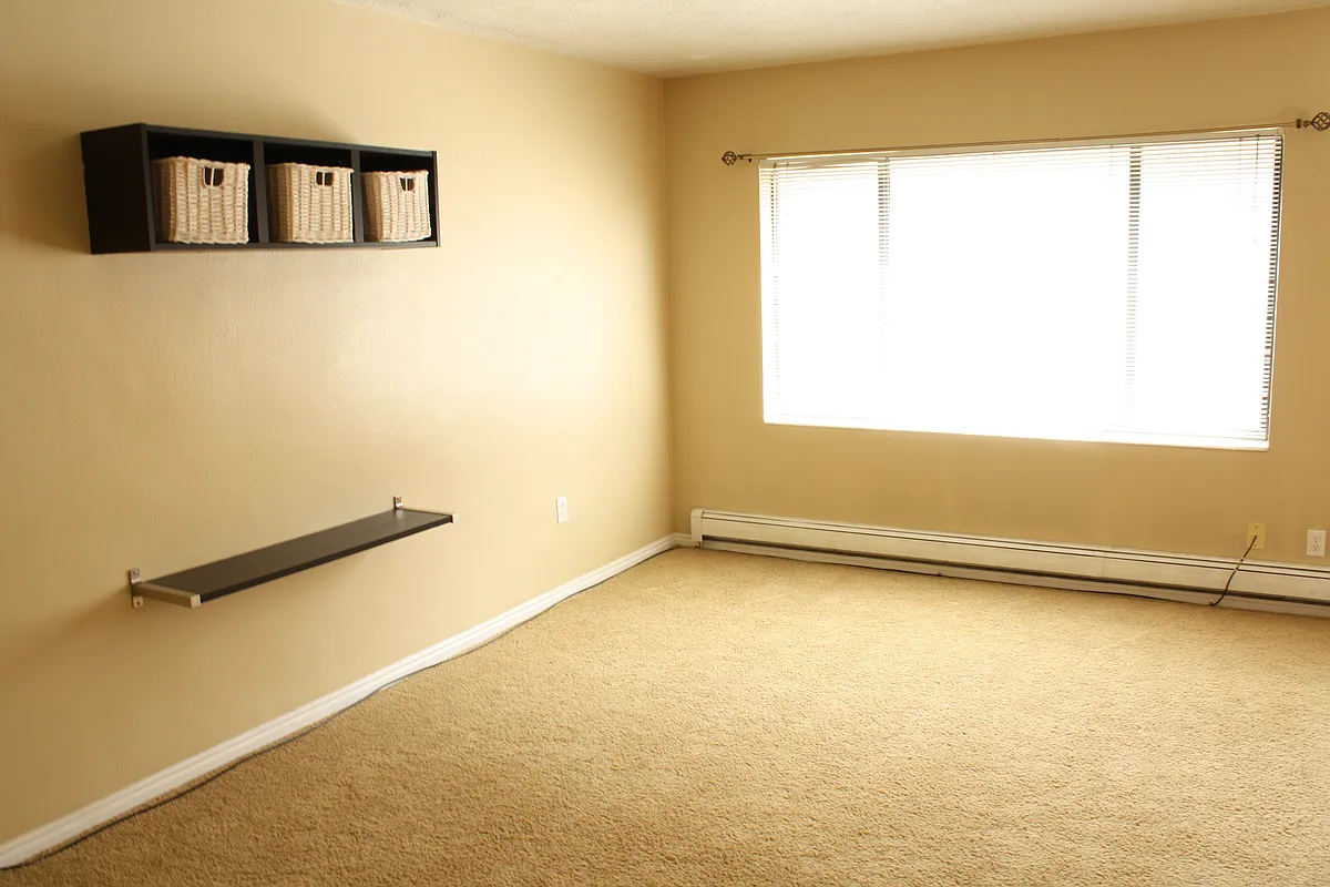 Living room - 125 E 1st Ave #304