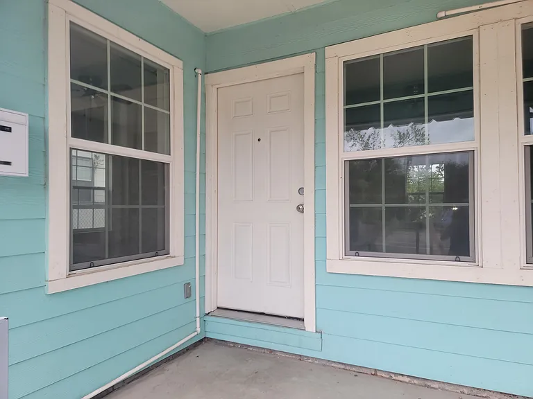 2625 Cincinnati Ave — Photo 2