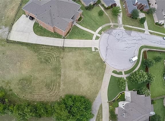 4th image of 7007 Winthorp Dr