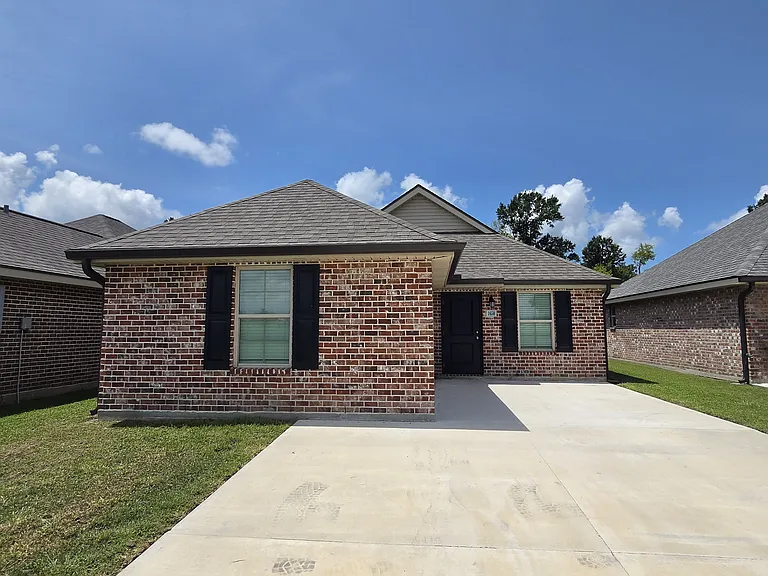 1658 Acadian Dr — Photo 2