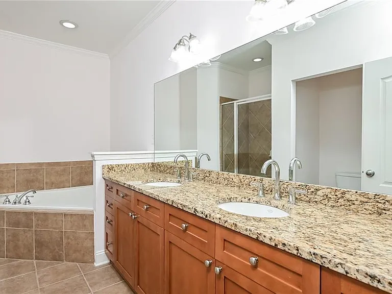 1915 Sterling Oaks Cir — Photo 10