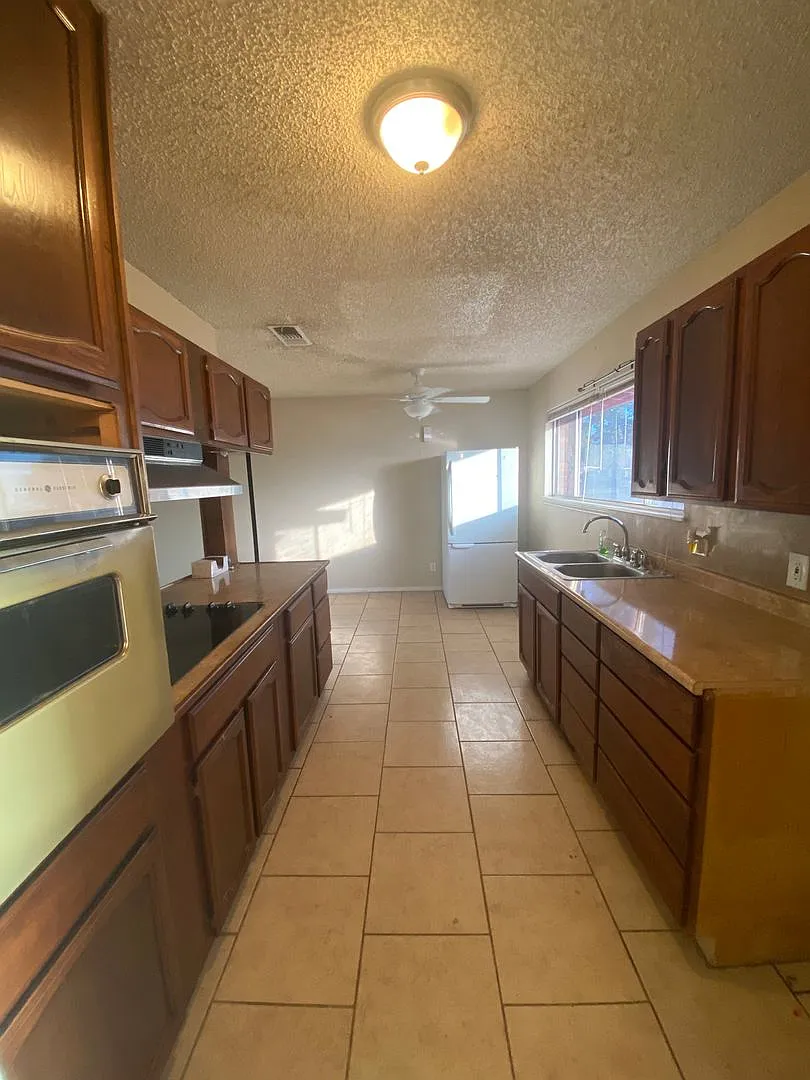 Rental — Photo 2