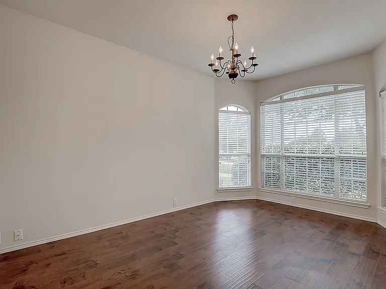 2609 Monroe Dr — Photo 4