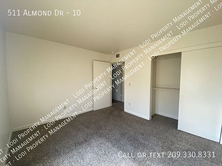 511 Almond Dr #10 — Photo 13