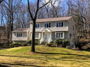 26 Kilian Dr, Danbury, CT 06811