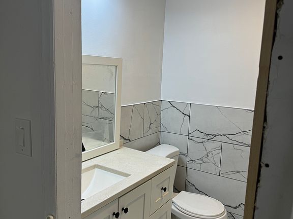 4th image of 387 Odell Ave #1