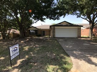 5725 Springtide Dr, Fort Worth, TX 76135