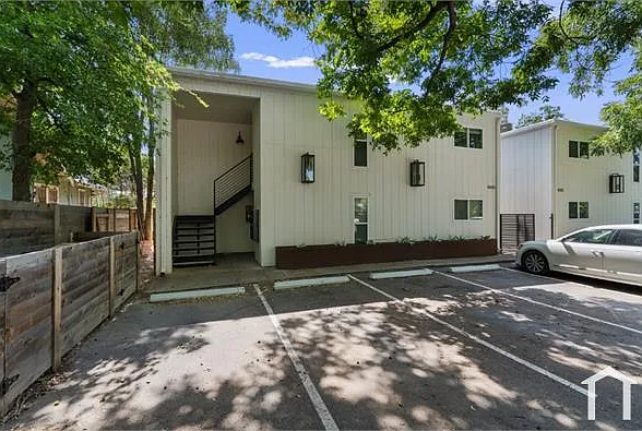 Studio, 400 sqft, $799 — Photo 2