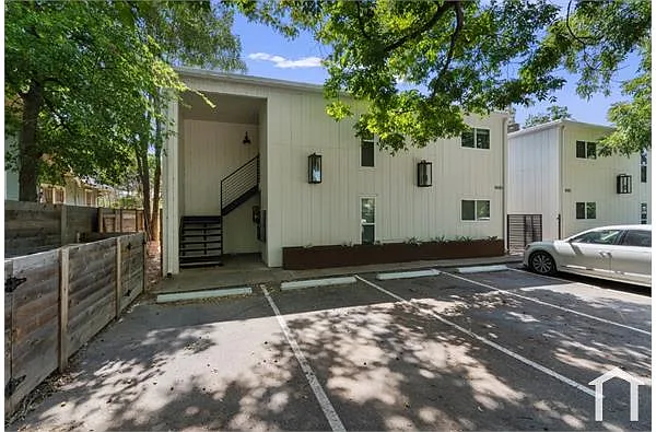 Building Photo - 4105 Speedway #102