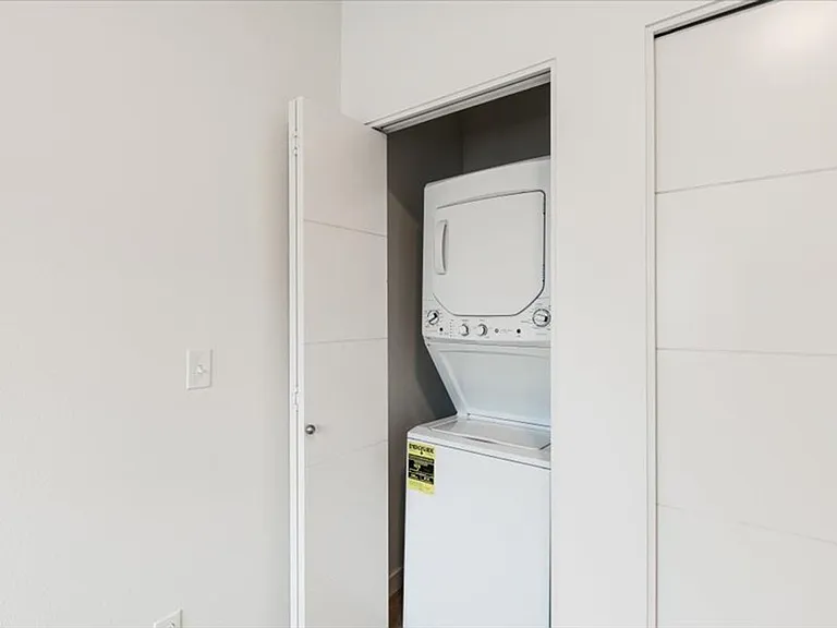 Fremont Street Apartments — Photo 6