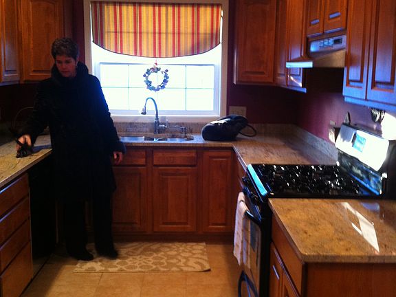 Huge kitchen, granite, SS 