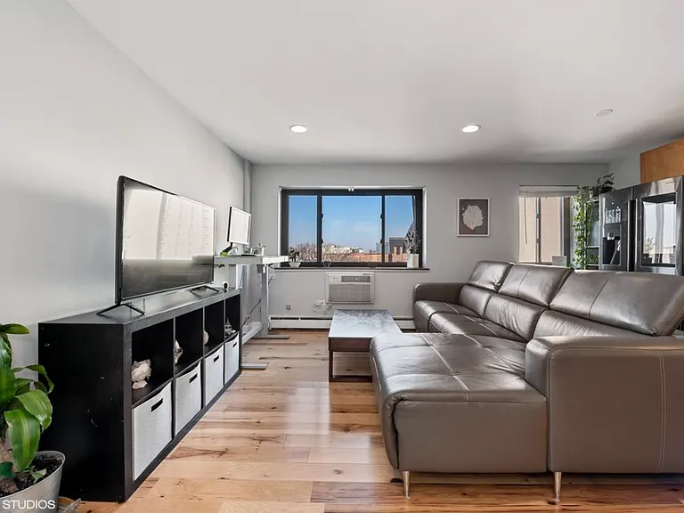 607 W Wrightwood Ave #602 — Photo 3