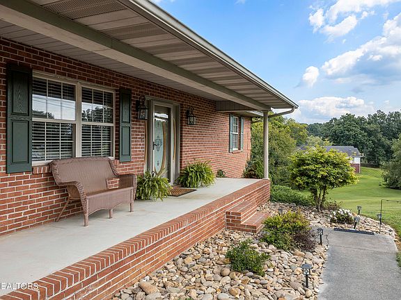 3rd image of 778 Whippoorwill Cir