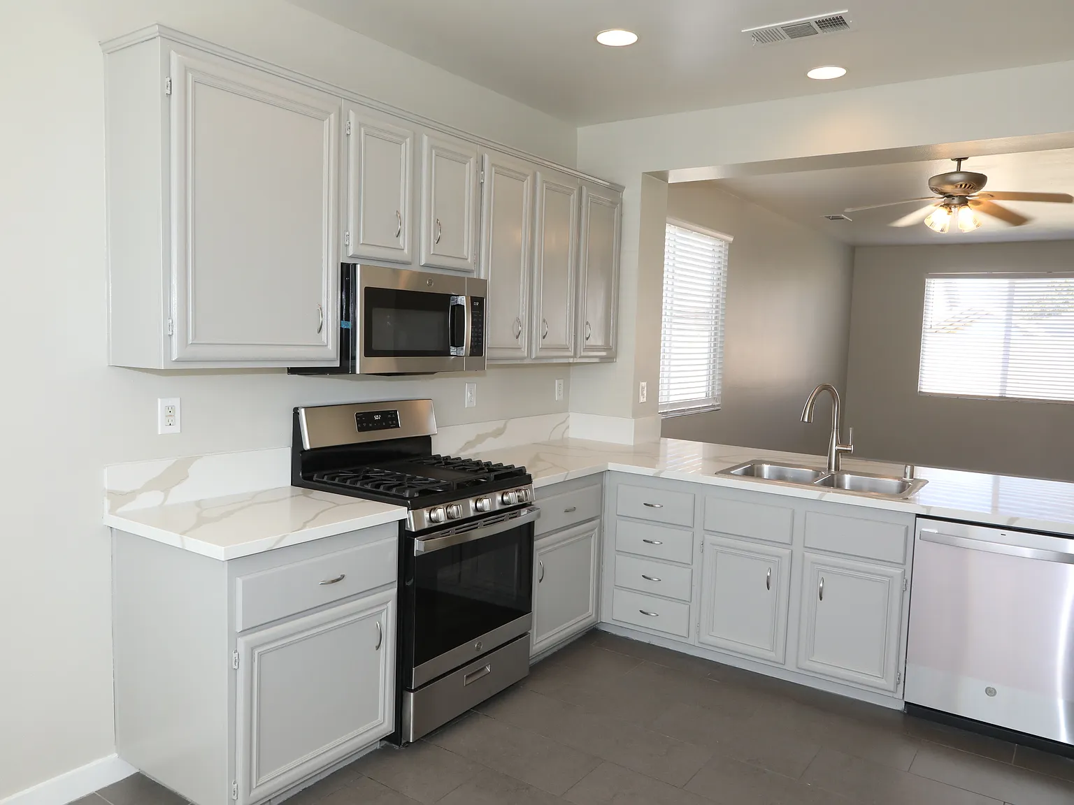 3 bed, 1590 sqft, $2,795 — Photo 2