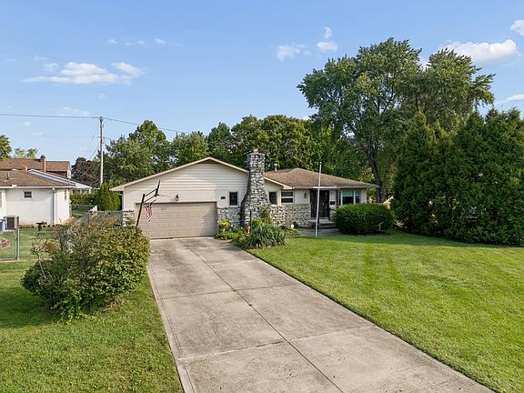 2nd image of 1120 Woodmere Rd