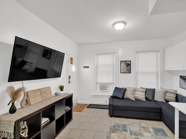 1721 N Kimball Ave #2R, Chicago, IL 60647