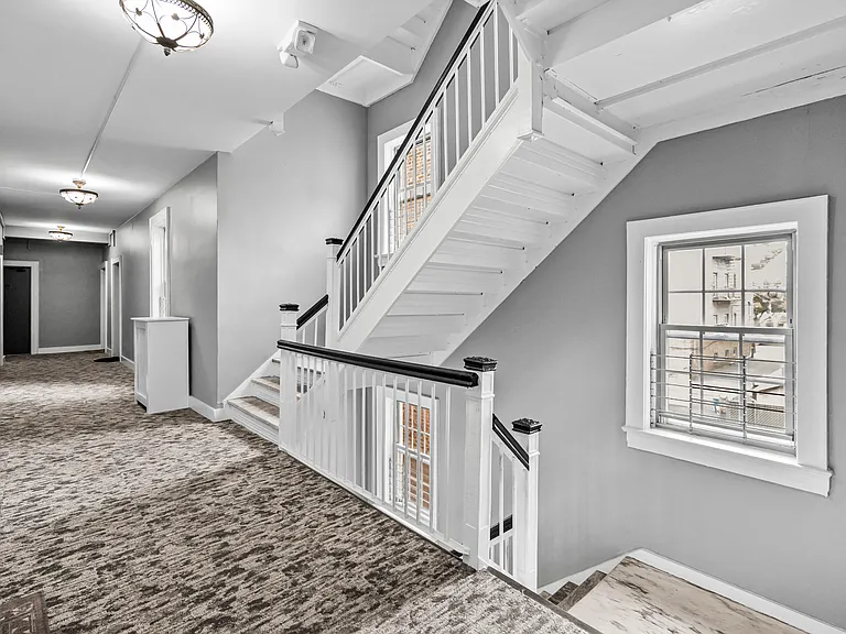 625 Elm St. Apartments — Photo 16