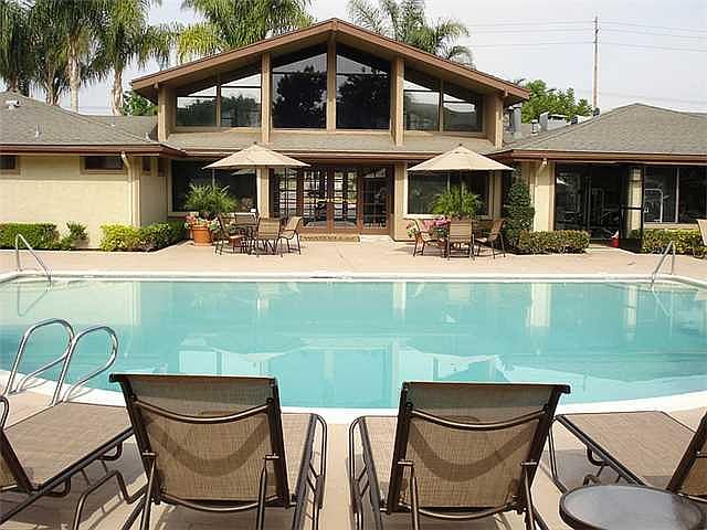 1st image of 365 N Emerald Dr