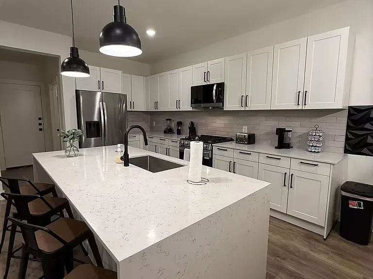 Full kitchen