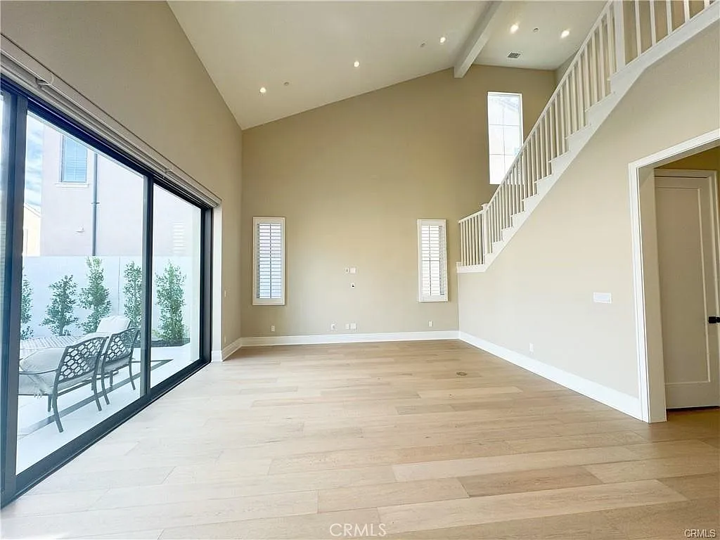4 bed, 4.5 bath, 3320 sqft, $9,000 — Photo 2