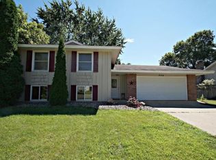 964 Whitney Dr, Apple Valley, MN 55124