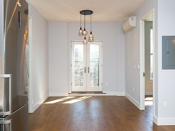 4th image of 131 Tompkins Ave APT 3F