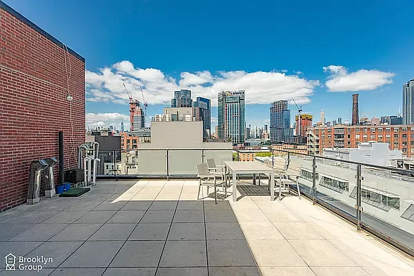 56 Box St #5C — Photo 11