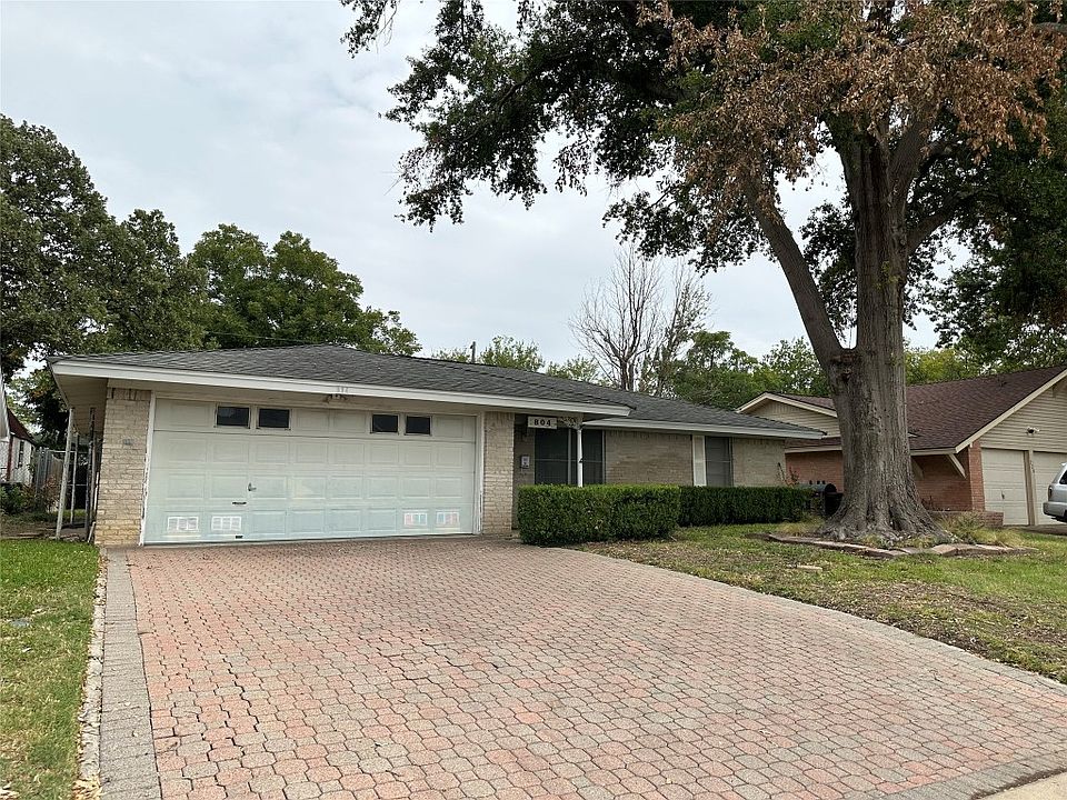 1st image of 804 Dixon Dr