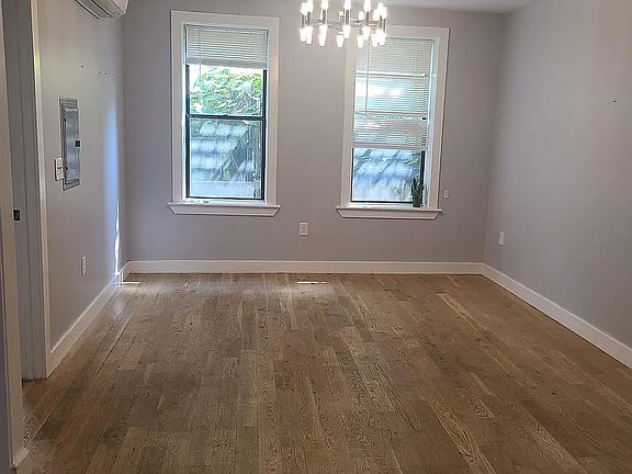 3rd image of 84 Romaine Ave #5D