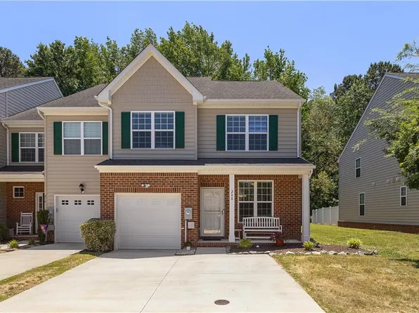 208 Monticello Ct, Smithfield, VA 23430