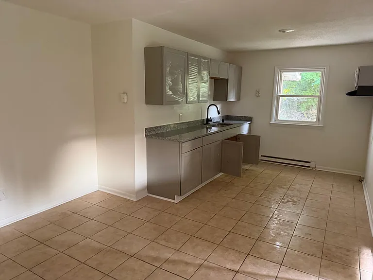 1403 Saxon Ct — Photo 3