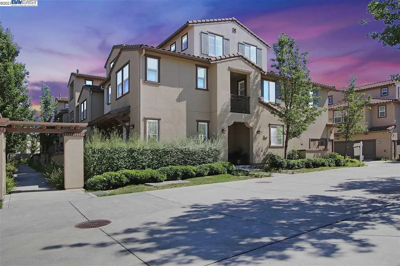 5302 Fioli Loop photo 1