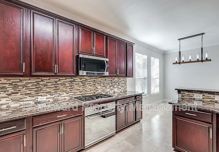 7526 Greenvalley Ln — Photo 9
