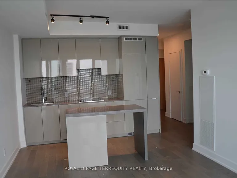 7 Grenville St #3409 — Photo 3