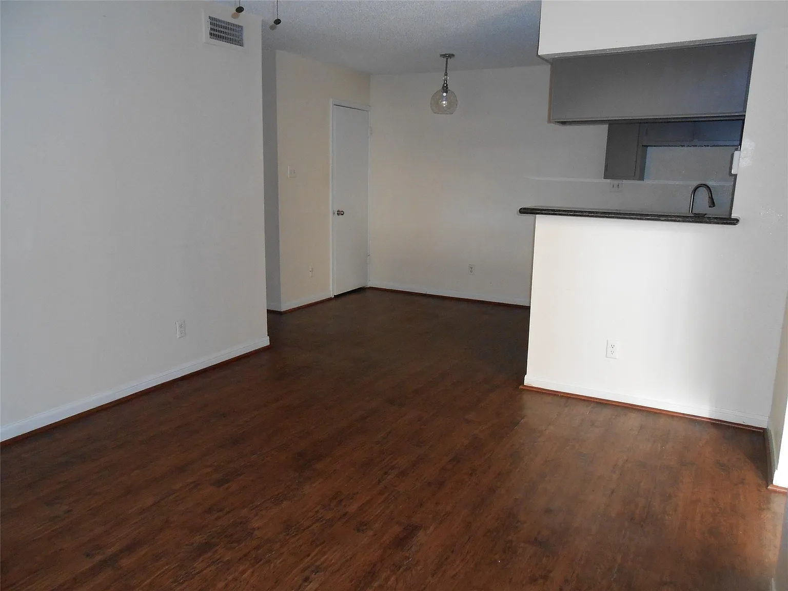2 bed, 1.0 bath, 796 sqft, $1,395 — Photo 2
