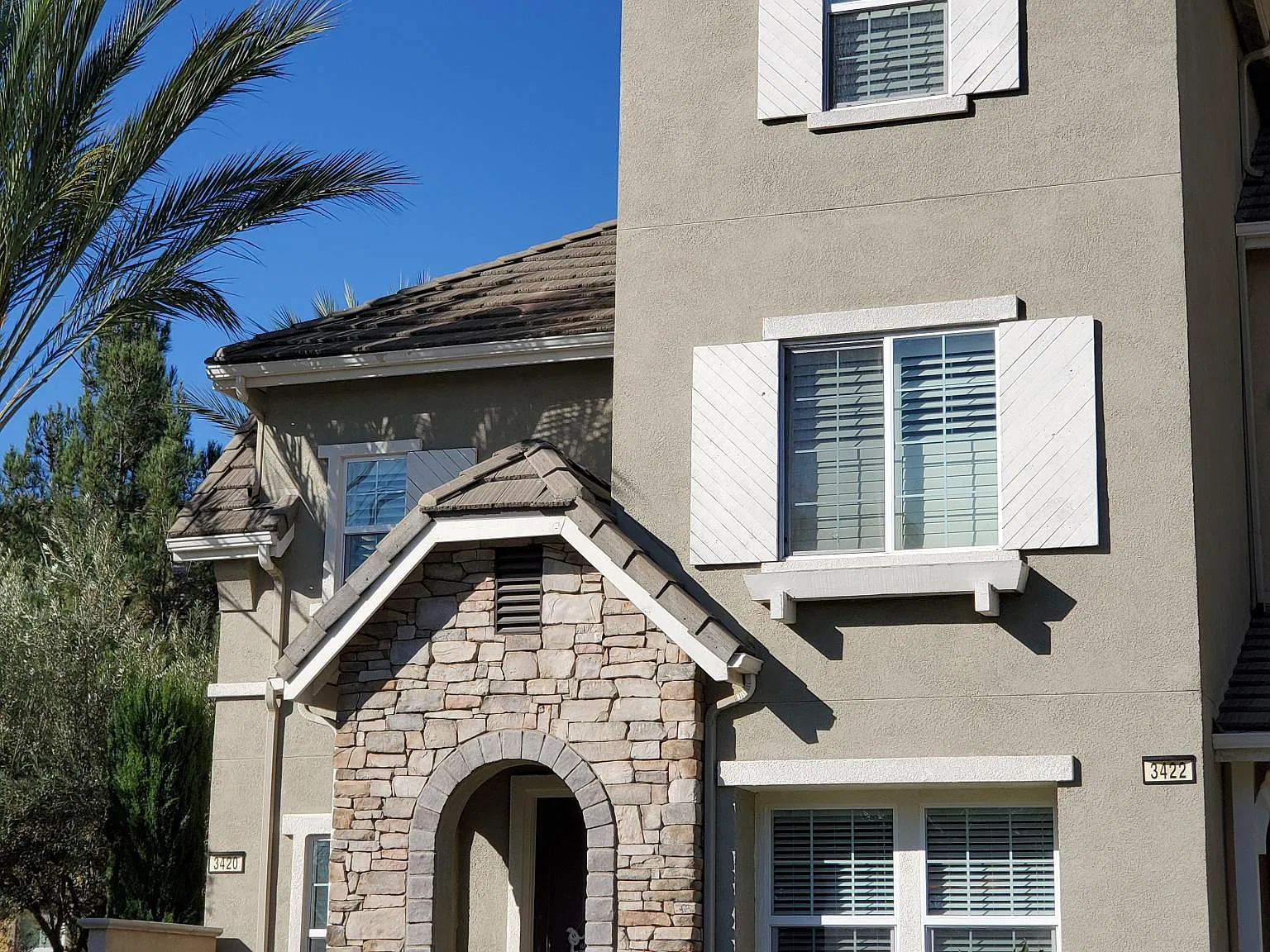 4 bed, 1920 sqft, $4,195 — Photo 2