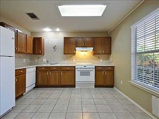 5th image of 2413 Glen Field Dr