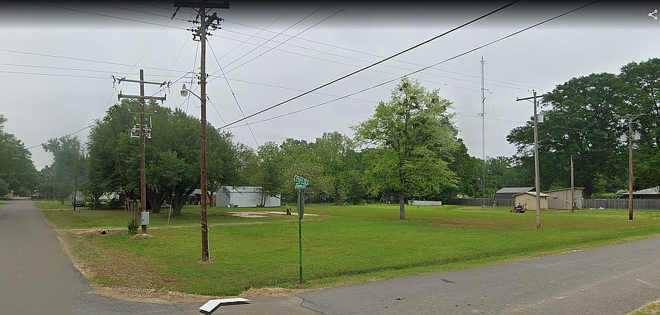 2nd image of 202 Robinson St