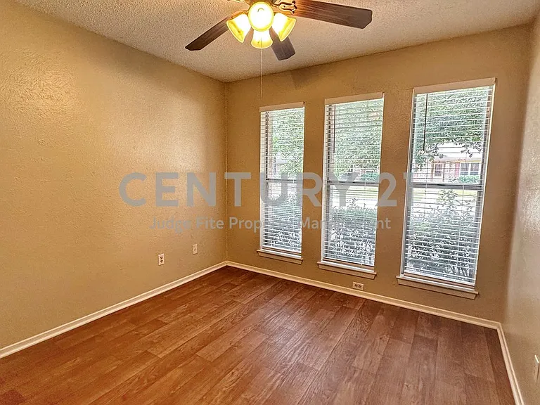 205 Glenwood Dr — Photo 14