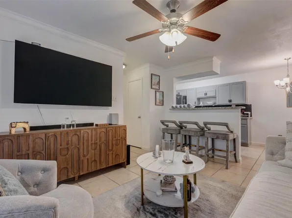 2750 Holly Hall St APT 311, Houston, TX 77054