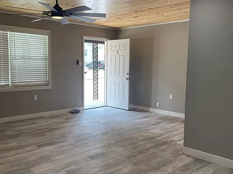 700 Bossier St #15 — Photo 10