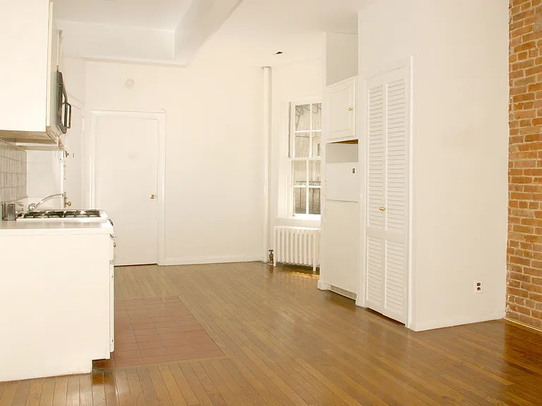 345 E 85th St #5RW — Photo 1