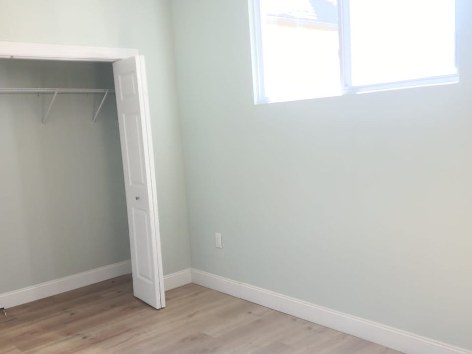 1st bedroom.