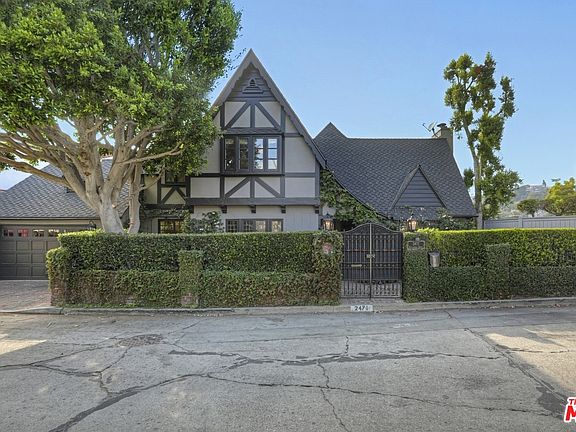 2nd image of 2471 Hollyridge Dr