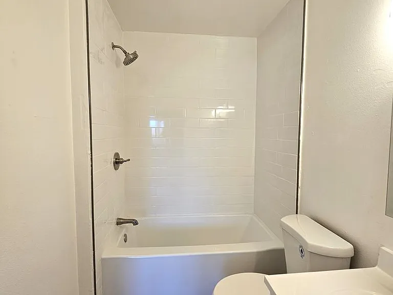 815 Centinela Ave — Photo 6