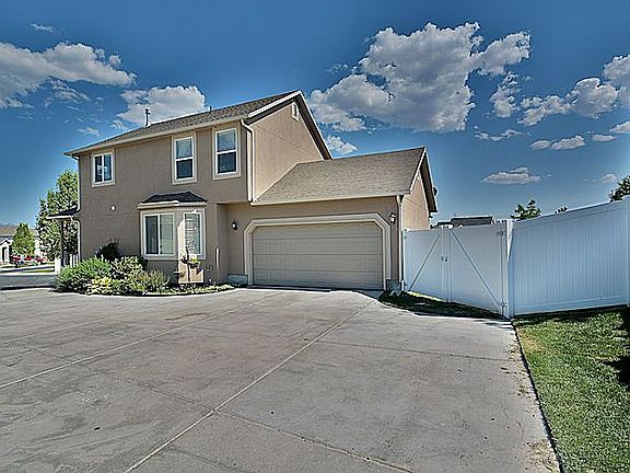 3rd image of 4527 W Gladstone Cir