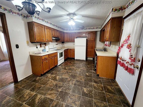 5th image of 284 John Wesley Dr