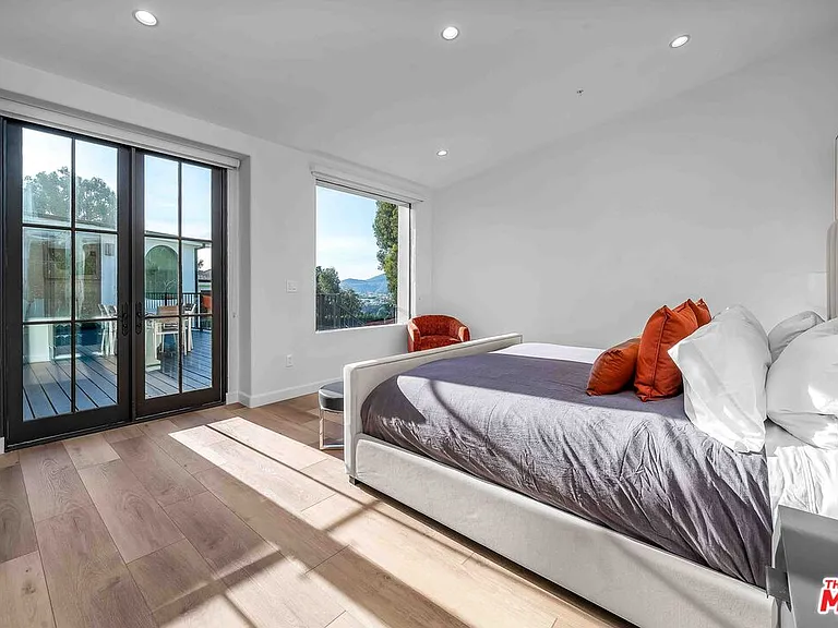350 Bellino Dr — Photo 17