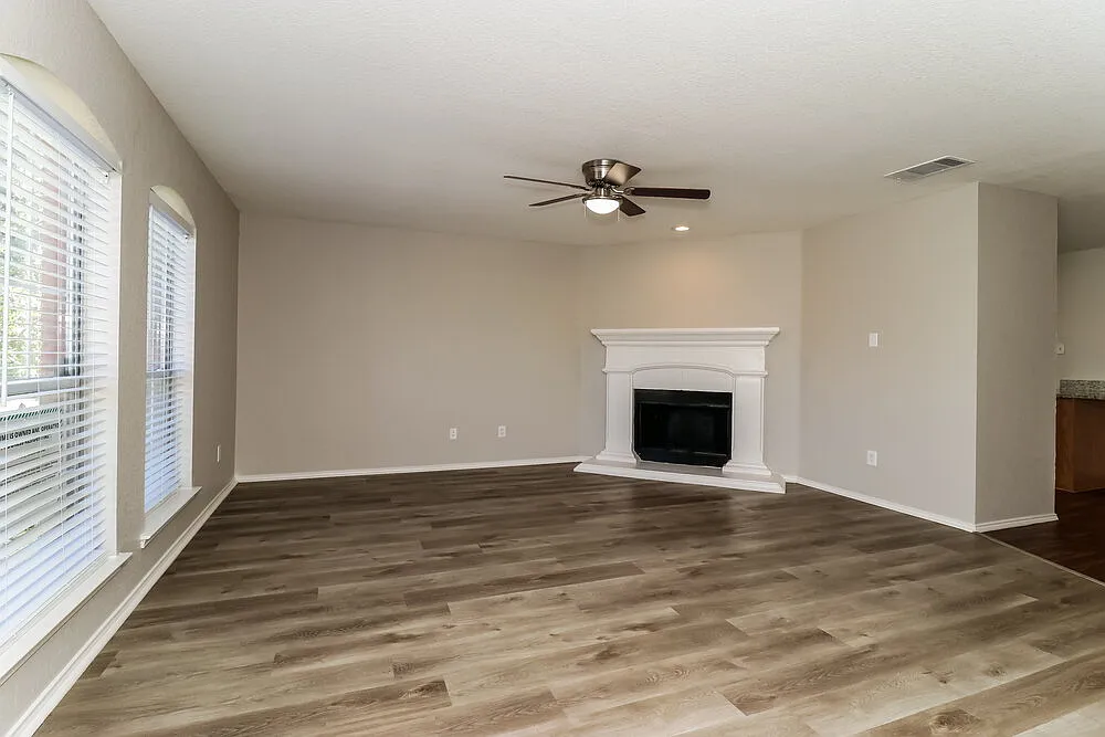 3 bed, 2.0 bath, 1526 sqft, $2,110 — Photo 4